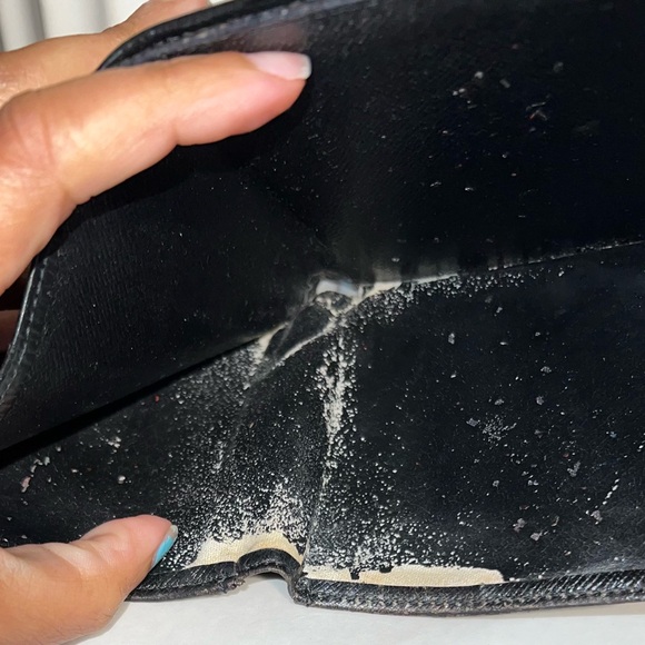 Louis Vuitton Epi Leather Trifold Wallet - Picture 8 of 11